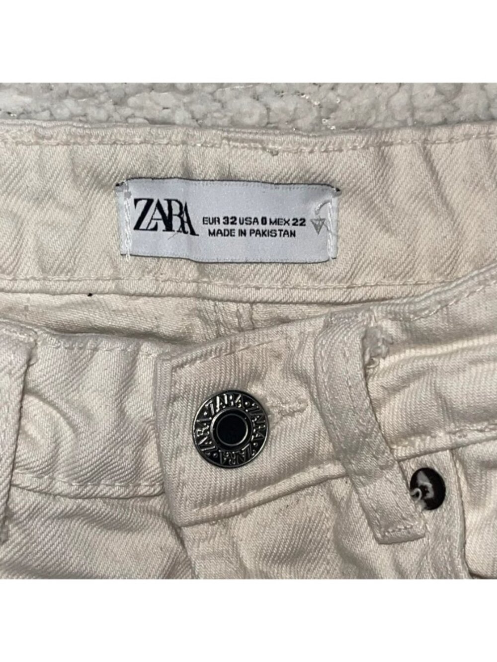 Zara White High Rise Straight Leg Raw Hem Jeans Size 0 - Picture 4 of 4
